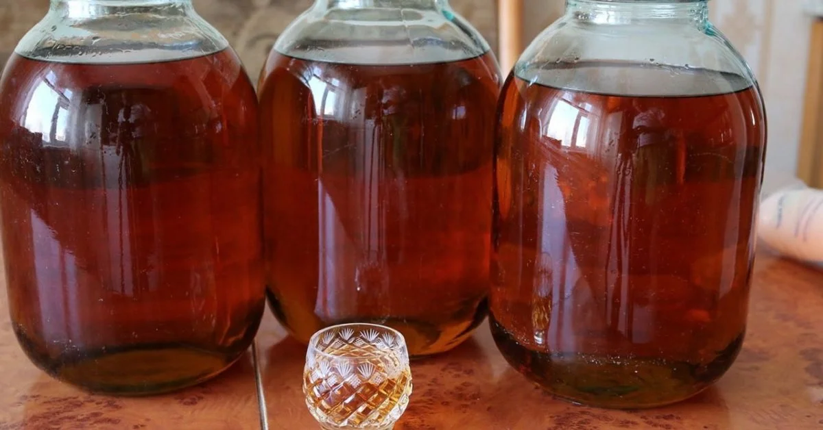 აი, როგორ მოვამზადოთ კონიაკი სახლში. ელიტური ნაყიდისგან ვერც გაარჩევთ.